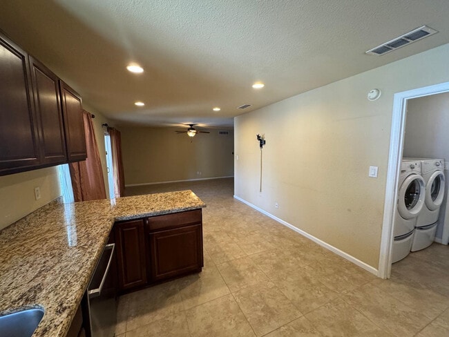 Building Photo - 2058 E Fremont Dr