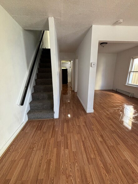 Building Photo - 123 N 1st St