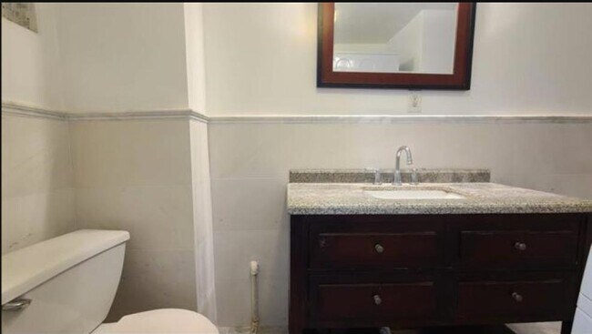 Building Photo - 476 Gregory Ave