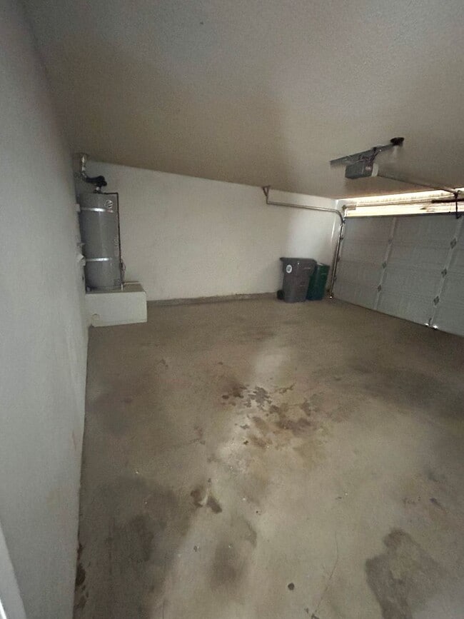 Building Photo - 6547-6549 49 Palms Ave