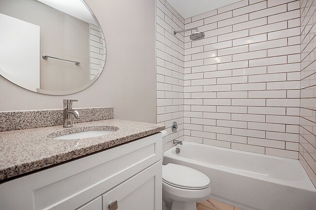 Building Photo - Modern NoDa Duplex Available Today! 50% off the first month rent.