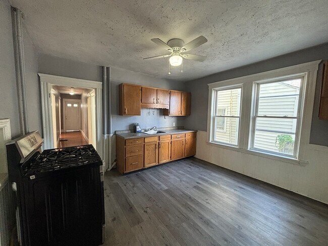 Primary Photo - 20 Perry St