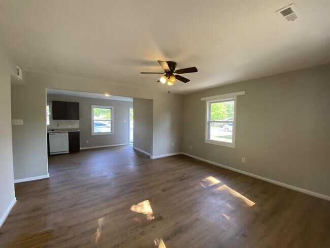 Building Photo - 717 Lunar Dr