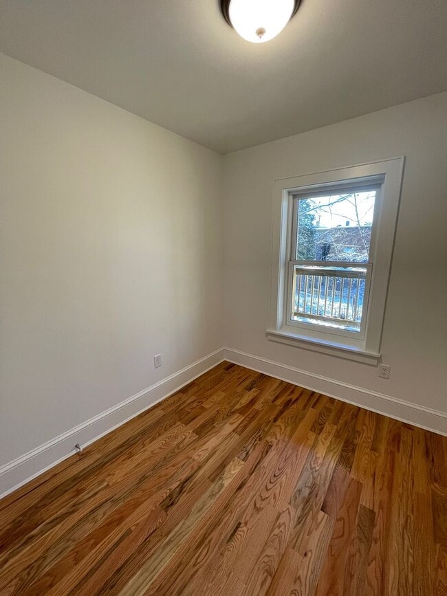 Building Photo - 136 S Clark St