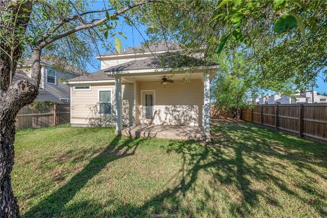 Building Photo - 1420 Holleman Dr
