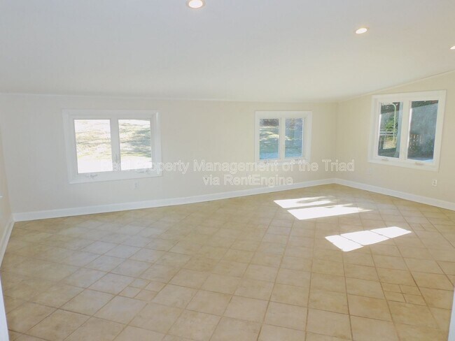 Building Photo - 3110 Canterbury St