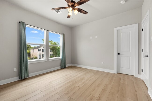 Building Photo - 2406 Truxillo St