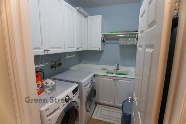 Building Photo - 2975 W.Evans Rd