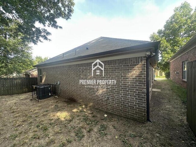 Building Photo - 1970 Olive Bark Dr