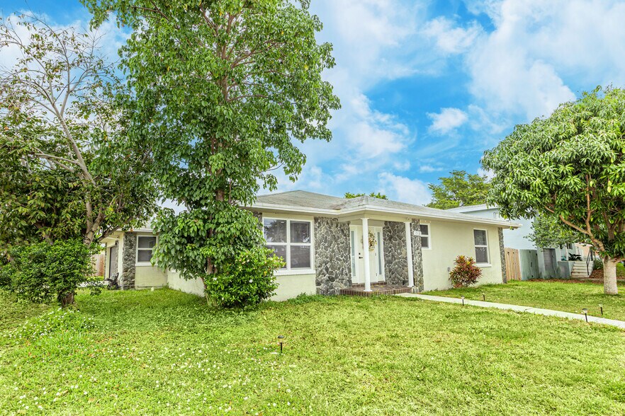 Building Photo - 1518 Lee Ct