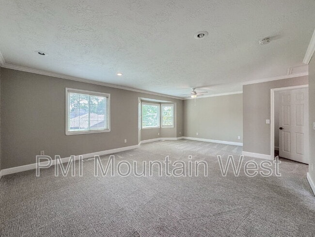Building Photo - 499 N 200 W