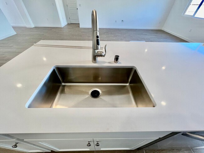 Building Photo - Charming 3-Bedroom Single Story Home for Rent