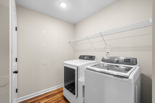 Building Photo - 1709 Evans Rd