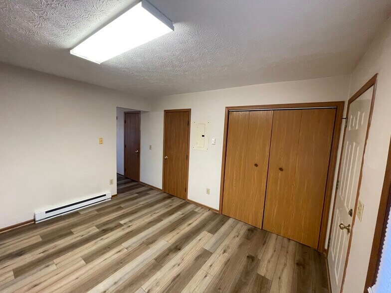 Building Photo - 1535 Hawk Cir