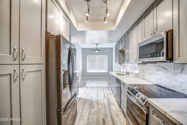 Building Photo - 16518 Lost Arrow Dr