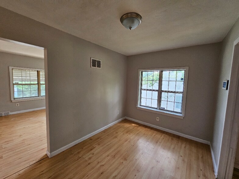 Building Photo - 511 Coppinger Dr