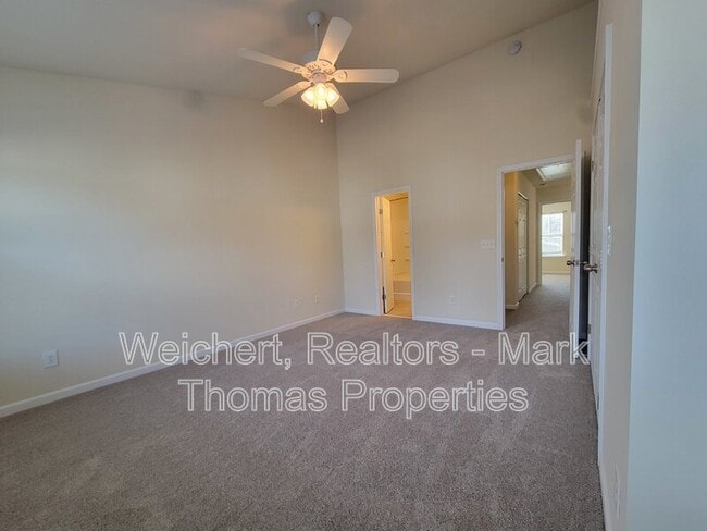 Building Photo - 100-251 Stratford Lakes Dr