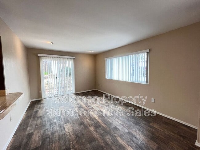 Building Photo - 1008 Santa Fe Dr