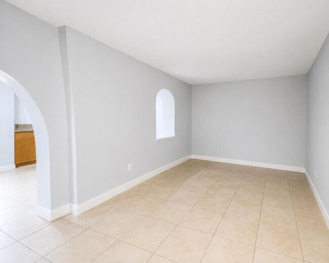 Building Photo - 1223 W 27th St
