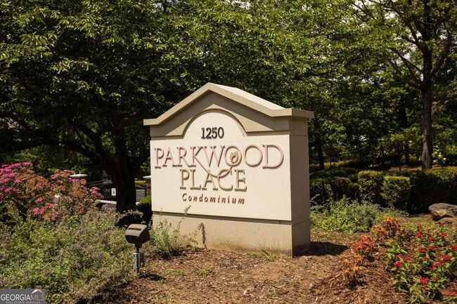Building Photo - 1250 Parkwood Cir SE