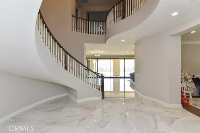 Building Photo - 222 Clear Falls