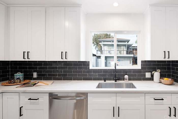 Building Photo - 5447 Zelzah Ave