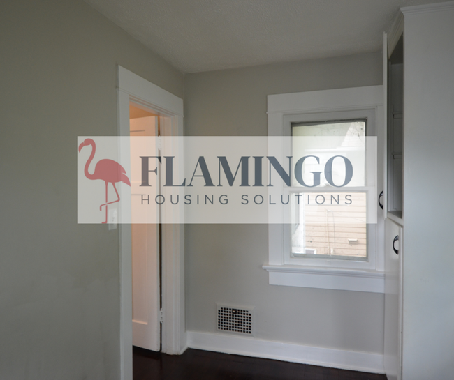 Building Photo - 565 Kenwood Ave