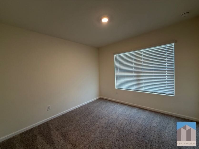 Building Photo - 3520 Condor Ct SW