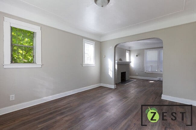 Building Photo - WELCOME TO YOUR FAVORITE 3Bedroom Home! SA...