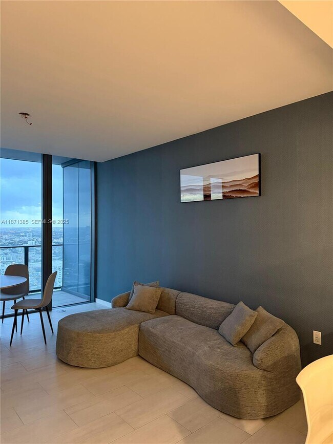 Building Photo - 1000 Brickell Plaza