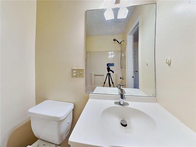 Building Photo - 5280 Ridge Forest Dr