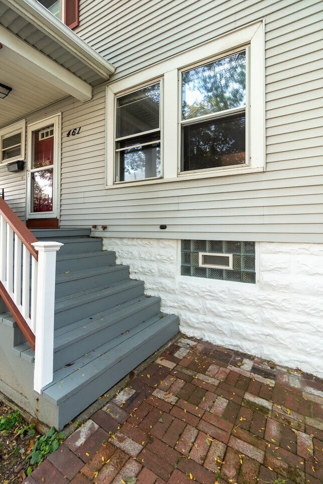 Building Photo - 461 Averill Ave