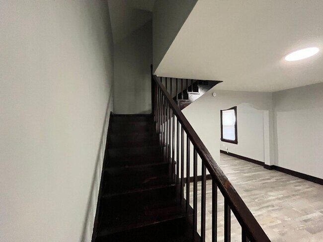 Building Photo - Newly Remodeled 3 Bedroom House!