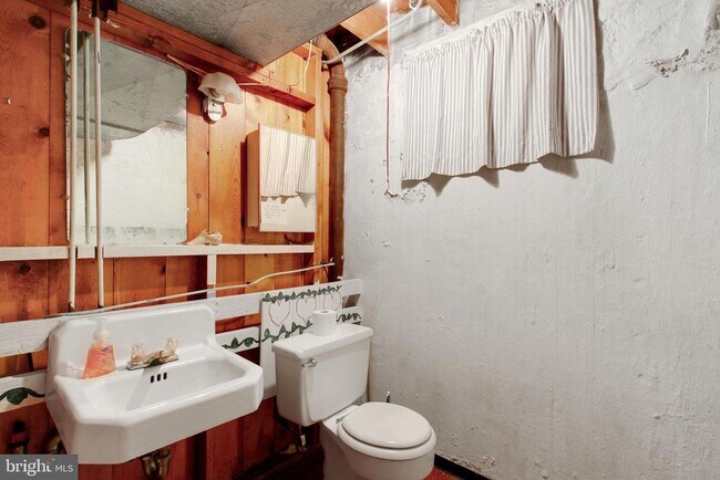 Building Photo - 5113 N Charles St