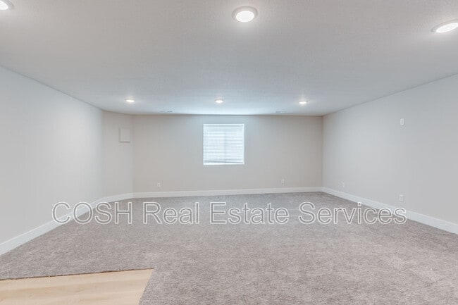 Building Photo - 8423 W 37th Ct N