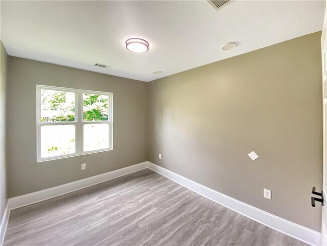 Building Photo - 157 Cedarcrest Dr