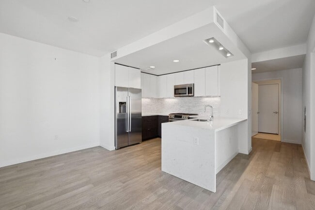Building Photo - 10 Innes Ct