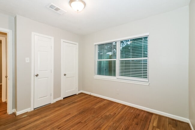 Building Photo - 2125 Dewberry Ln
