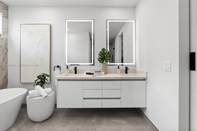 Building Photo - 325 SW 16th St