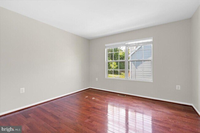 Building Photo - 461 Foxridge Dr SW