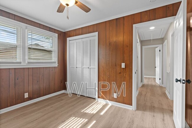 Building Photo - 258 Carriage Dr