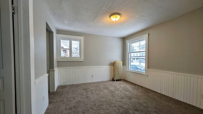 Building Photo - 924 N Capitol Ave