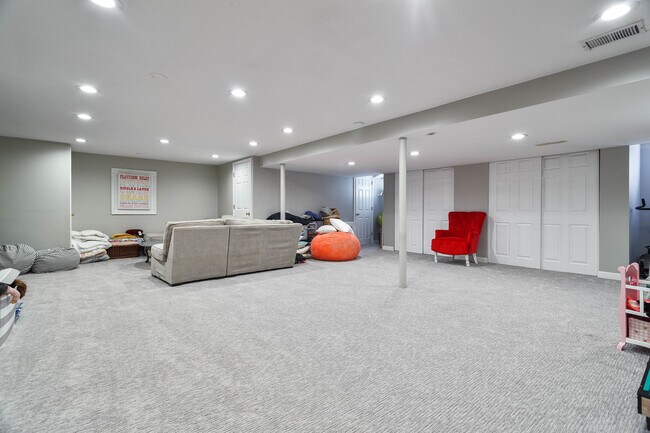 Building Photo - 877 Fair Way