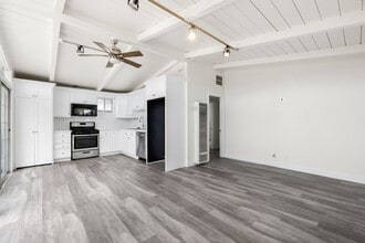 Building Photo - 316 E 21st St