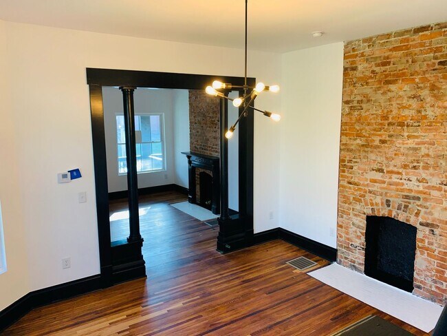 Building Photo - 3 Bedroom 2.5 Bath Just Steps from Franklin Park!!