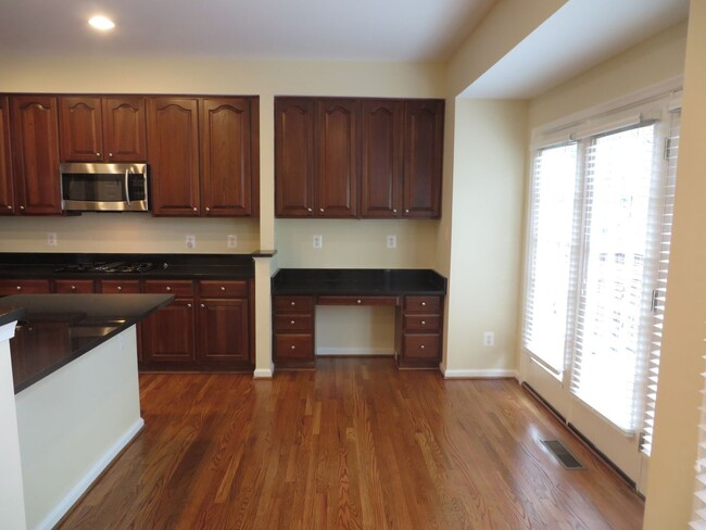 Building Photo - Beautiful Townhome - Vienna