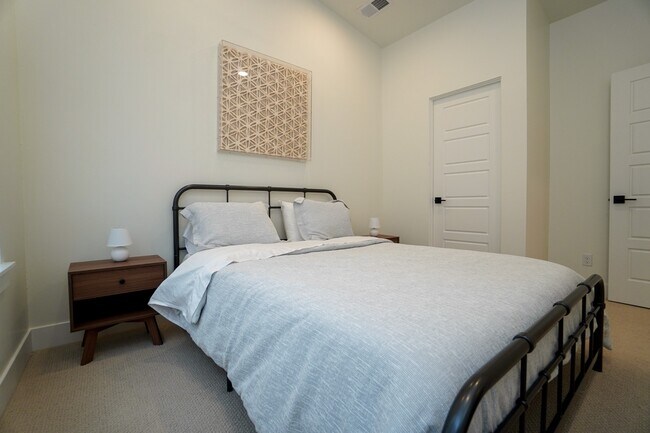 Building Photo - 479 E Violets Cv Ln