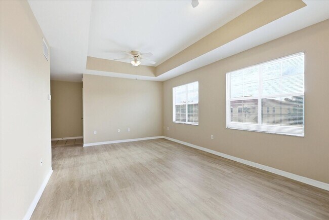 Building Photo - 1015 Villagio Cir
