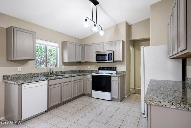 Building Photo - 16804 N 113th Dr