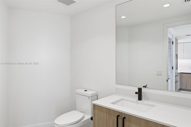 Building Photo - 3900 Alton Rd